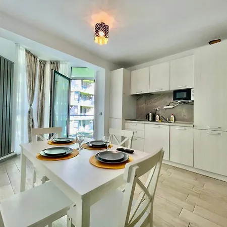 Brizza Alezzi M-71 Apartment Navodari
