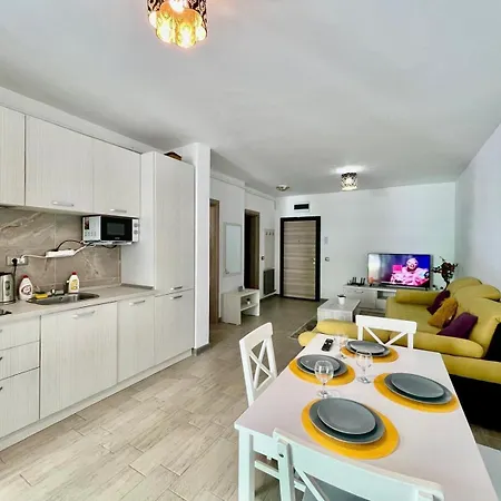 Brizza Alezzi M-71 Apartment Navodari